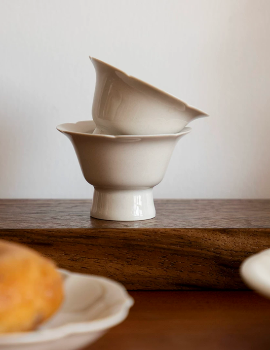 Song Dynasty Bloom Footed Tea Cup